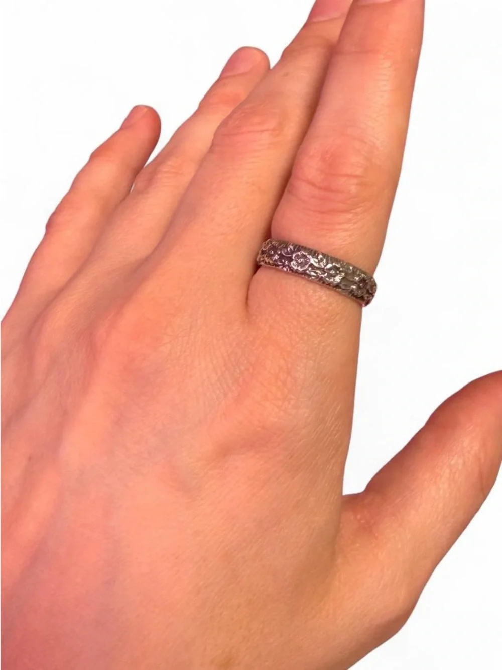Sterling silver forget me not flower chain pattern band